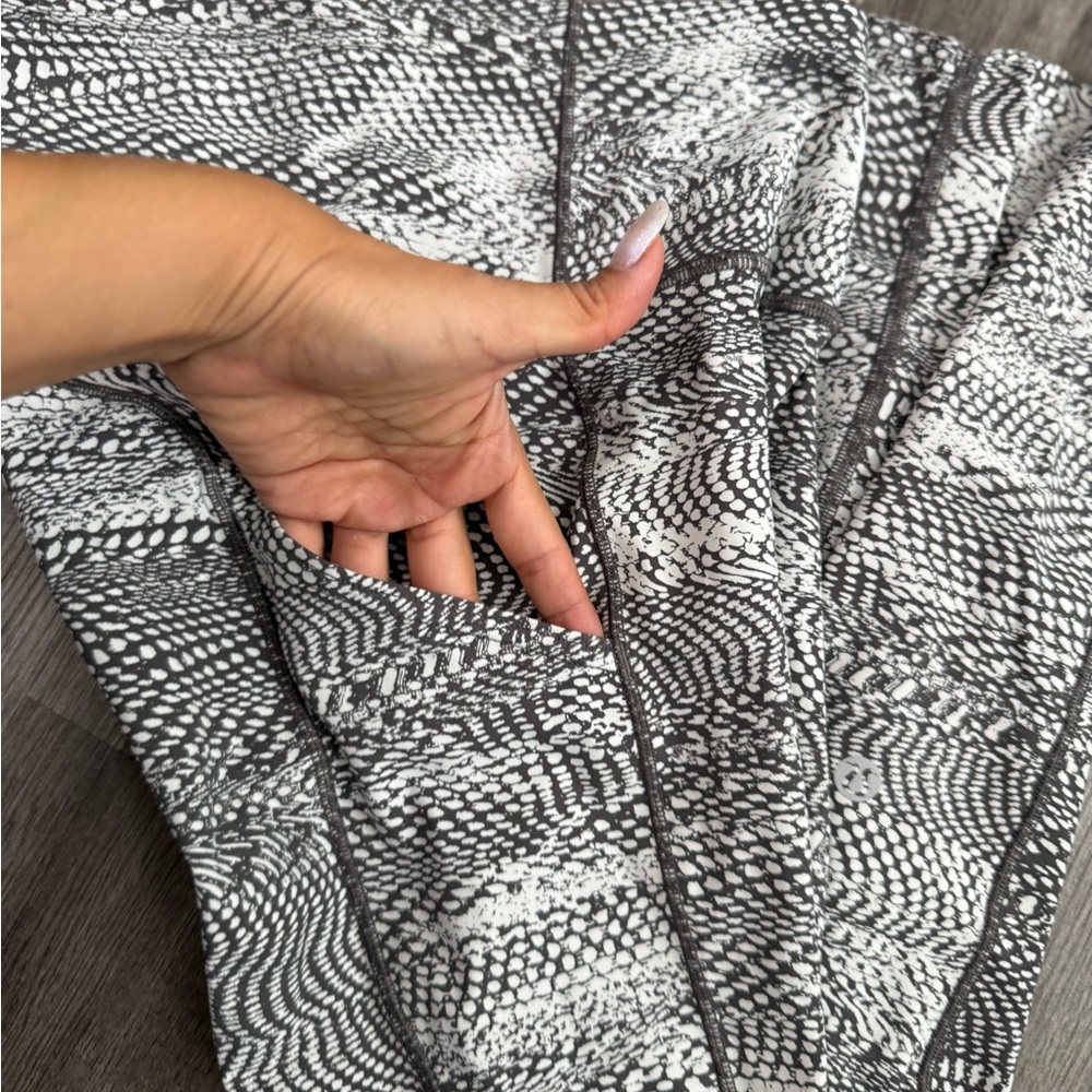 Lululemon Fast & Free 7/8 Leggings Size 4 Nulux Snake Print Running Yoga Pants - Picture 7 of 8